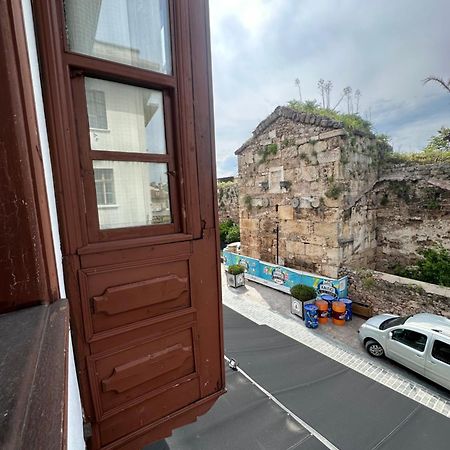Lords Hostel & Pub อันตัลยา ภายนอก รูปภาพ
