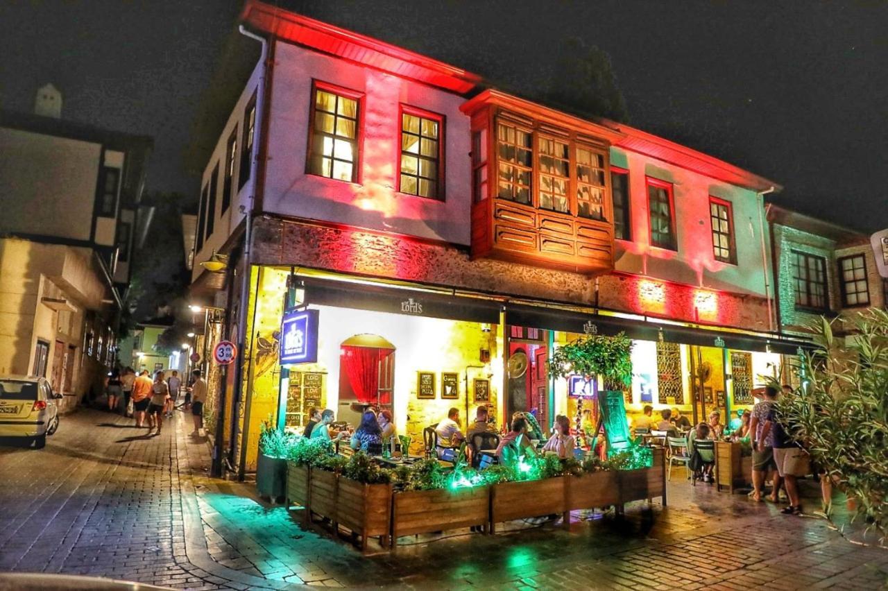 Lords Hostel & Pub อันตัลยา ภายนอก รูปภาพ