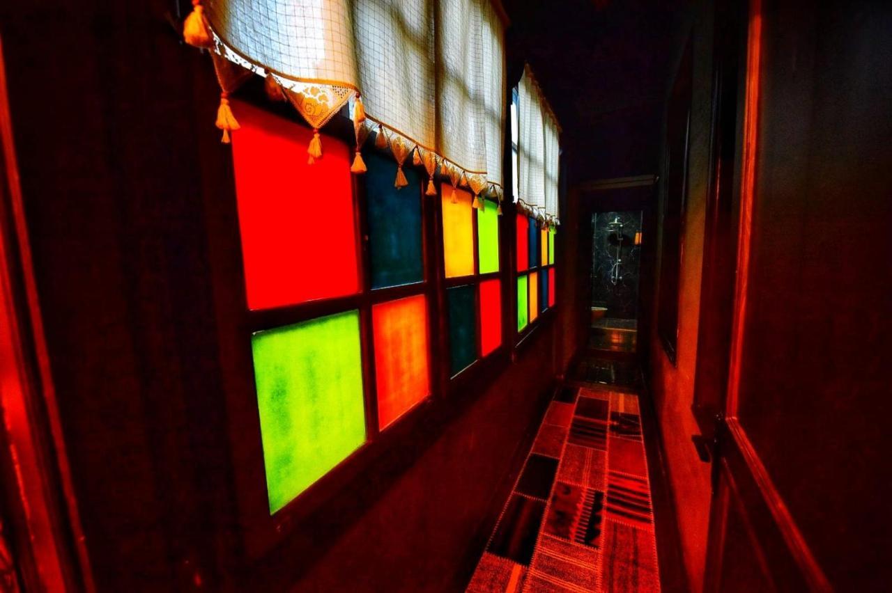 Lords Hostel & Pub อันตัลยา ภายนอก รูปภาพ