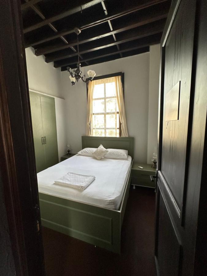 Lords Hostel & Pub อันตัลยา ภายนอก รูปภาพ