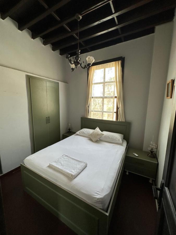 Lords Hostel & Pub อันตัลยา ภายนอก รูปภาพ